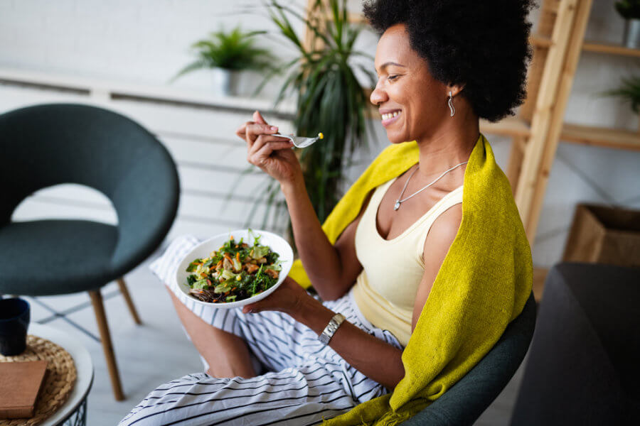 Woman fixing her body by paying attention to her gut health